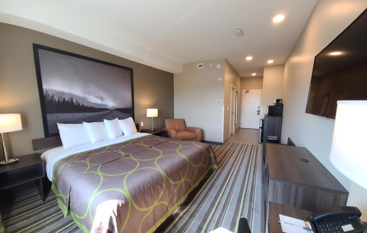 Super 8 By Wyndham Thompson Otel Dış mekan fotoğraf