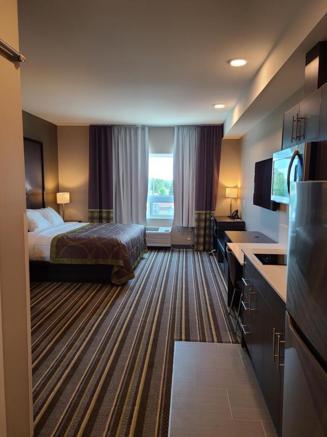 Super 8 By Wyndham Thompson Otel Dış mekan fotoğraf