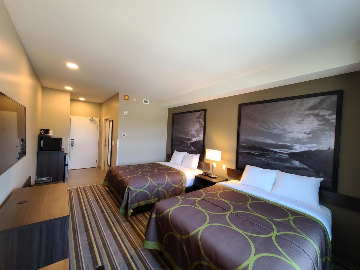 Super 8 By Wyndham Thompson Otel Dış mekan fotoğraf