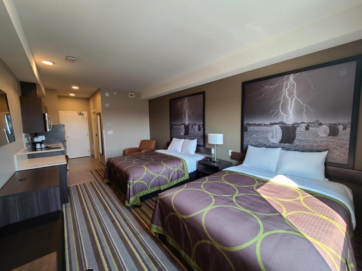 Super 8 By Wyndham Thompson Otel Dış mekan fotoğraf