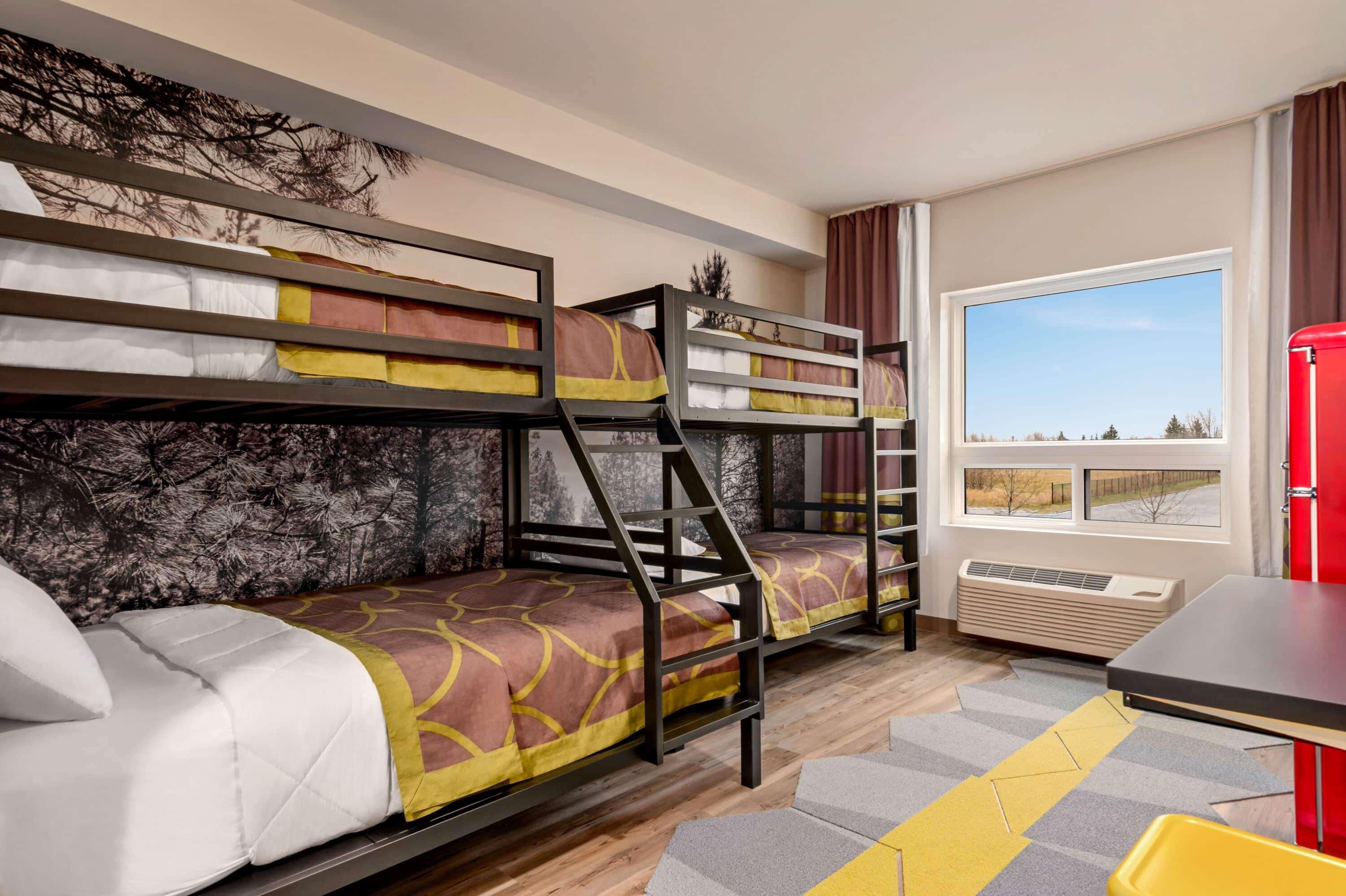 Super 8 By Wyndham Thompson Otel Dış mekan fotoğraf