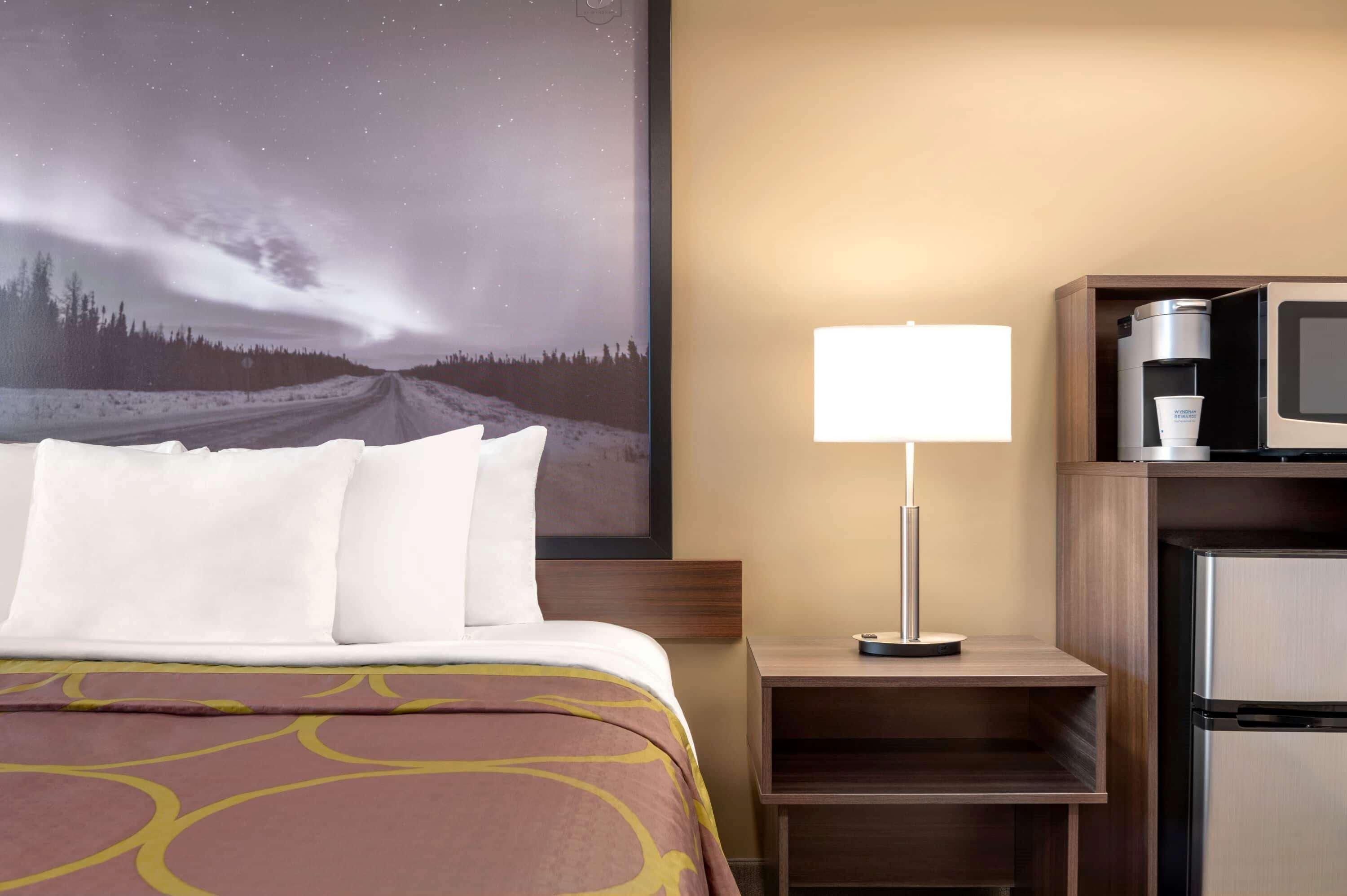 Super 8 By Wyndham Thompson Otel Dış mekan fotoğraf
